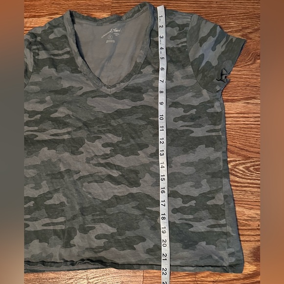Universal Thread camo tee - Picture 5 of 6
